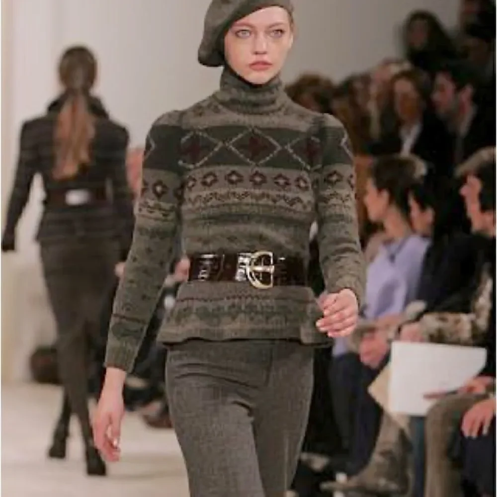 *Vintage Fall 2006 Runway Collection Brown Alligator Brass Buckle Contour Belt